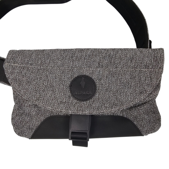 ALPAKA Air Sling Bag for Passport, Keys & Essentials - Picture 3 of 13